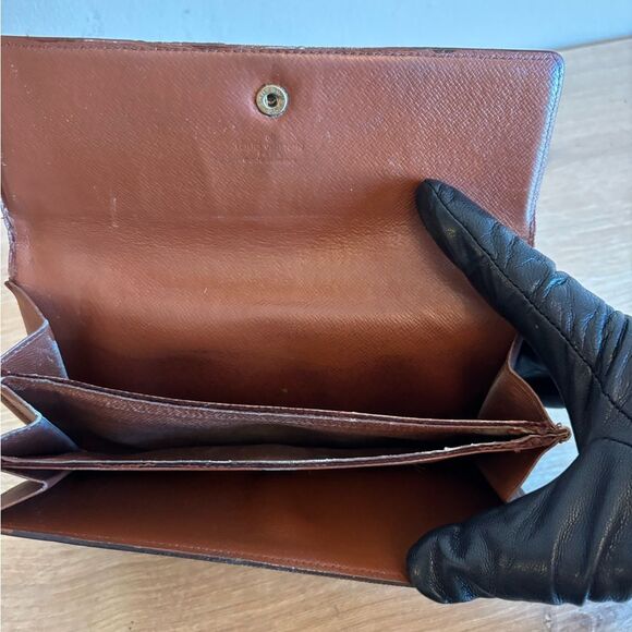 Authentic Louis Vuitton monogram wallet - Picture 3 of 6